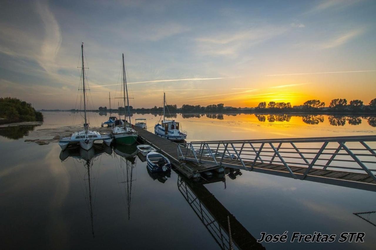 River Sun Valada Buitenkant foto
